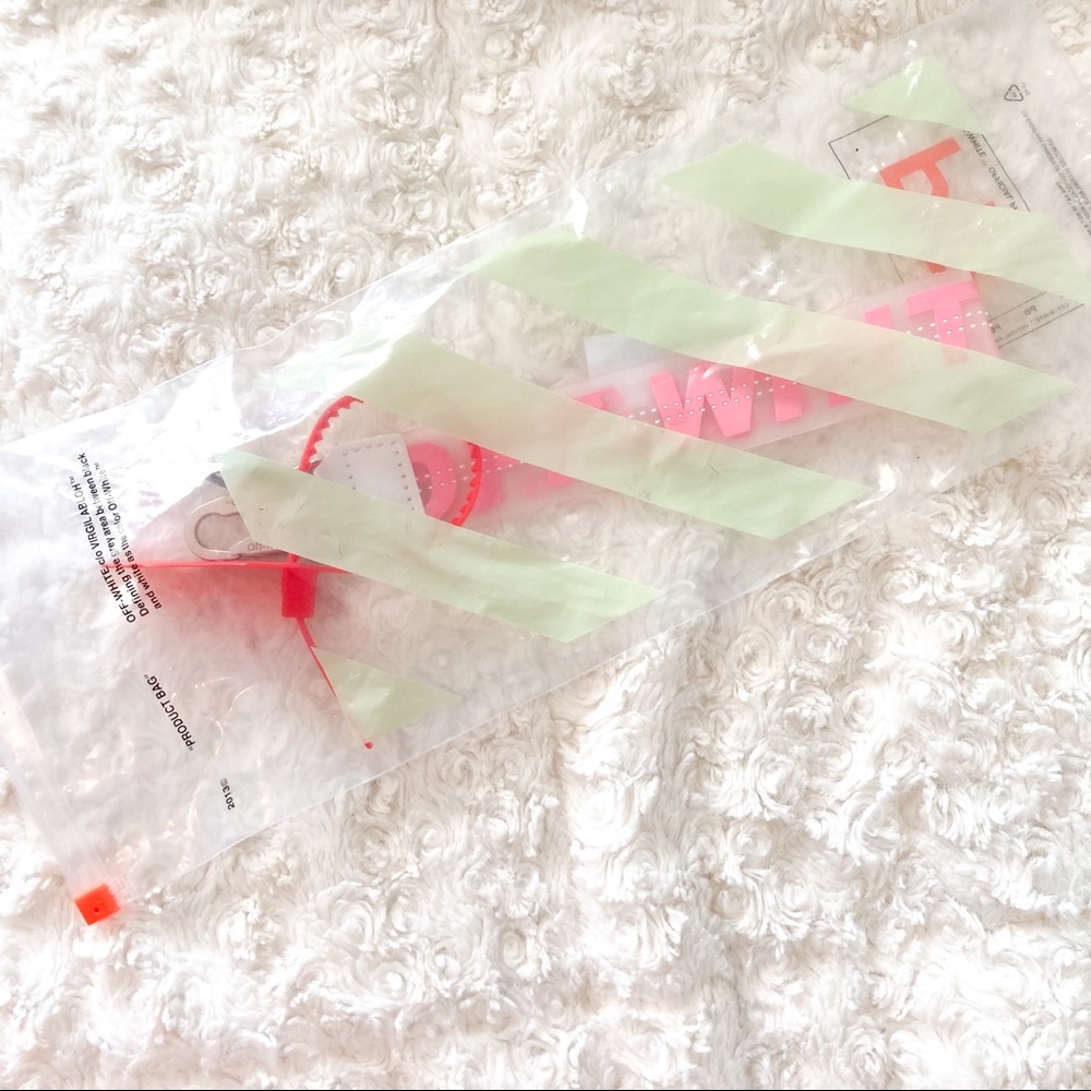Light pink Off-White industrial keychain🆕